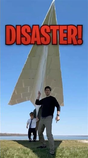 This guy creat the world largest paper plane ✈️ #shorts #paper #plane (@rossmith)