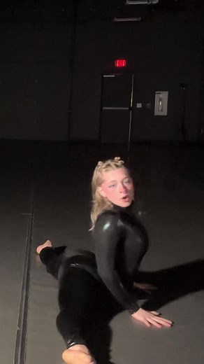 Mesmerizing Contortionist Performance by Bunni B Bendi