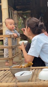 850K views · 6.1K reactions | Mom, whatever you eat, Baby Tit eats too. So cute. #Howto | Ra Ti Page FB | Facebook