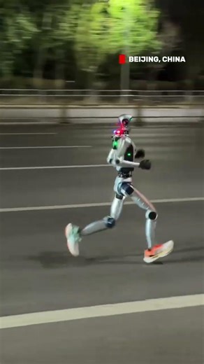 🇨🇳 Beijing is set to host a human vs robot half marathon, as new test runs show just how quic