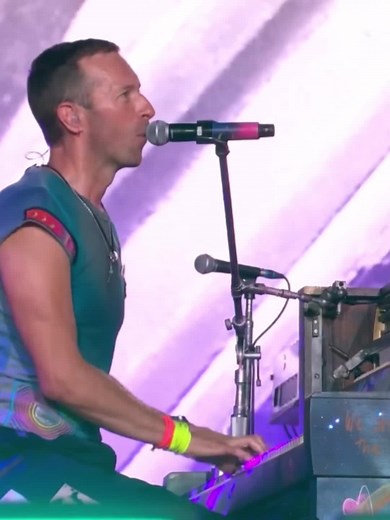 Coldplay Live at Glastonbury - The Scientist Performance
