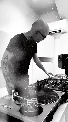 Live Remix of Medusa: A Night of Electronic Beats