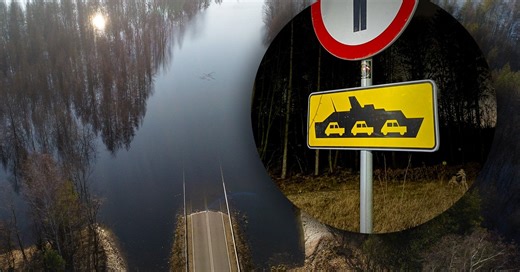 Tego jeszcze nie było. „Podwodnicę” Bolesławia przemierzymy… promem? Tuż przy wjeździe stanął nowy znak