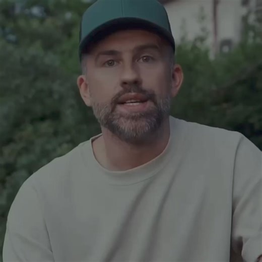 FLORIN RISTEI, cea mai buna voce masculina sau noul showman al Romaniei. Recunoscut pentru personalitatea energica si talentul muzical remarcabil, FLORIN RISTEI ne va trimite intr-o experienta care iti va da simturile peste cap, pe 01 noiembrie 2024, in premiera pe scena Teatrului de Vara din Bacau. | Concerte Bacau Live