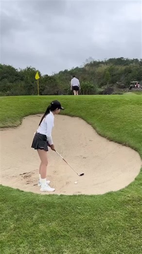 สาวตีกอล์ฟฮาๆ สุดมันส์ในสนาม