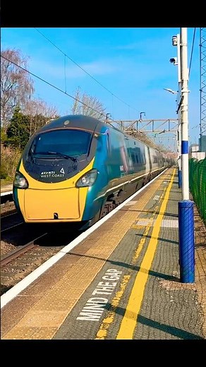 Avanti West Coast Passing Holmes Chapel, Cheshire #shorts