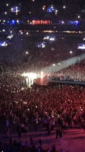 Thousands stuck as Lady Gaga takes the stage