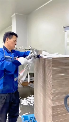 Elliot Yuan on Instagram: "Manual trimming and defect removal in packaging production. Daily production work in a packaging factory. • Bulk orders for corporate & promotional gifts • Custom packaging, shapes & logo printing • Factory-direct manufacturing & sourcing #giftsourcing #manufacturing #packaging #factoryprocess #industrialprocess"
