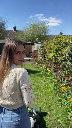 Even Beyoncé has to mow the lawn 😂🤷🏻‍♀️ AD pr product - How I feel using my new Gtech CLM50 48v Cordless Lawnmower from @qvcuk 😍 it’s sooo easy to use, super lightweight and folds down so compactly 🌱 all you have to do is pop the battery in and off you go 🤷🏻‍♀️ #gardeningfyp #fypgarden #gardeningtok #gardeningtoktok #gardentok #gardentiktok #gardentik #gardentiktoks #gardeninggirl #gardeningtiktok #lawncare #lawnmower #gtech