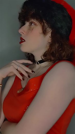 Quinn talking to someone about the player #theshallowendgame @Moss Cosplays @🏳️🌈Ella🏳️🌈 @~El~