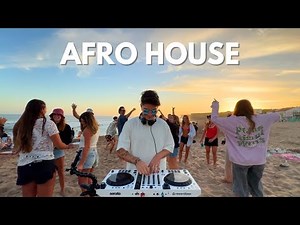 playing Afro House on the beach until people dance