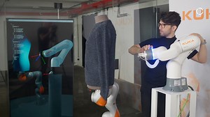 Als Finalist beim KUKA Innovation Award setzt sich das Team Fashion &...