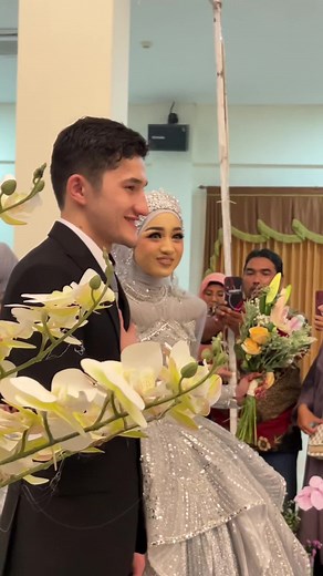 Pernikahan Veve Zulfikar dan Suami