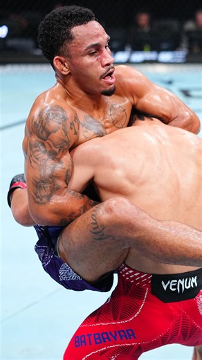 ANDRÉ MASCOTE SECURES A GUILLOTINE CHOKE FINISH AT #UFCSHANGHAI 🥋