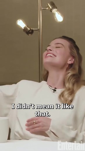 Margot Robbie wasn’t lying. Writing letters works 😅 #MargotRobbie #CillianMurphy #QuentinTarantino #BradPitt #LeonardoDiCaprio (via @varietymagazine | @entertainment_weekly)