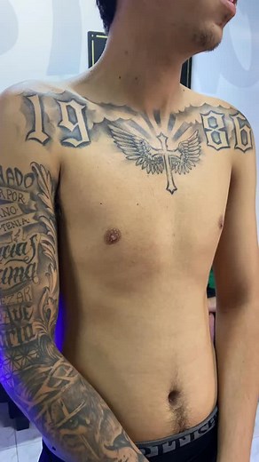 Así nos quedó está sesión de tatuaje de angel díablito Mario Elizondo MUCHAS GRACIAS POR SU CONFIANZA ✨ espero les guste. Y apoyen con su like y compartir Ya que si es de muchos nervios grabar pero todo es para entretener y darles un mejor servicio en cada tatuaje #MarcadoDePorVida #tatuajes #tatuajesrealistas #lettering #tattoorealistic #tattoo | Astros Rey