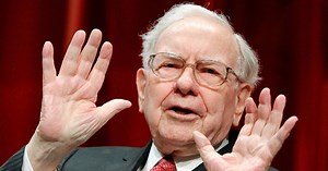Warren Buffett Recommends Reading 500 Pages a Day, and Endorses These Books