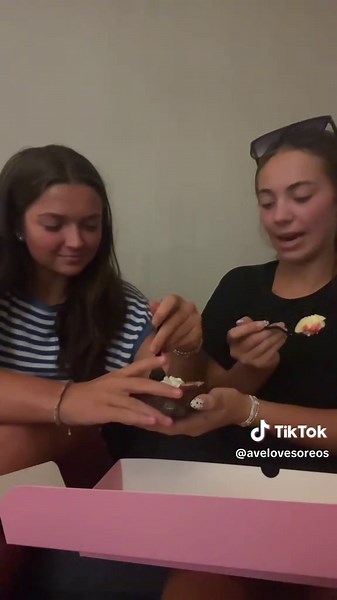 Crumbl Cookie Review in Tennessee - Mukbang Experience