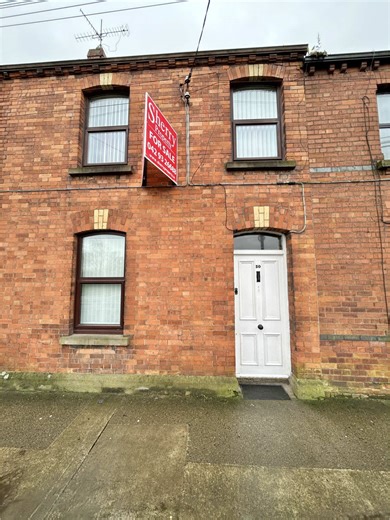 🏡NEW TO THE MARKET 30 The Long Avenue, Dundalk, Co.Louth Sherry Property Sales & Letting Agents are delighted to present this bright and spacious three-bedroom mid-terrace home, ideally located within walking distance of Dundalk Town Centre, The Marshes Shopping Centre and Clarke Railway Station. Presented in excellent condition throughout, this property offers rear garden access, and Oil Fired Central Heating. An ideal family home or first-time buyer opportunity. Contact us today to arrange a 