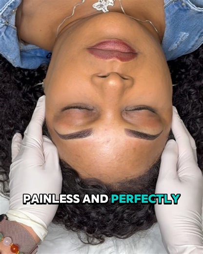 At Flawless Brows by Della, every brow begins with precision and care. The studio is calm, spotless, and welcoming. You simply close your eyes, feel no pain, no stress—and when you open them again, your brows are balanced, natural, and beautifully designed to fit your face. Magaly first discovered Flawless Brows by Della on Facebook while searching for someone who could give her soft, natural brows without discomfort or daily upkeep. She wanted a look that felt effortless but still elevated her 