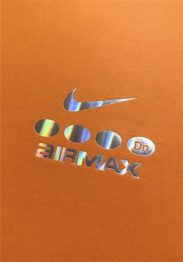 We brand boxes with your branding, in your colours for your clients, customers, visitors or influencer marketing. We offer a variety of sizes and finishes - all fabulous of course but importantly, our boxes are QUICK! 🤩