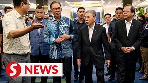 25K views · 619 reactions | Prime Minister Datuk Seri Anwar Ibrahim paid his last respects to Public Bank Bhd founder Tan Sri Teh Hong Piow, who died at the age of 92 on Monday (Dec 12). Read more at https://bit.ly/3FS2qfc WATCH MORE: https://thestartv.com/c/news SUBSCRIBE: https://cutt.ly/TheStar LIKE: https://fb.com/TheStarOnline | The Star | Facebook