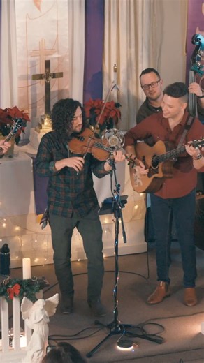 It’s Christmas Eve! Christmas Time’s a-Coming! Video footage from our 2nd annual Christmas show. 🎥- @mcbron #bluegrass #fiddle #christmas | On The Trail