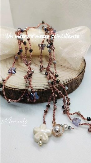Collana handmade con uncinetto e perline. Senza chiusura, versatile, la puoi indossare come vuoi