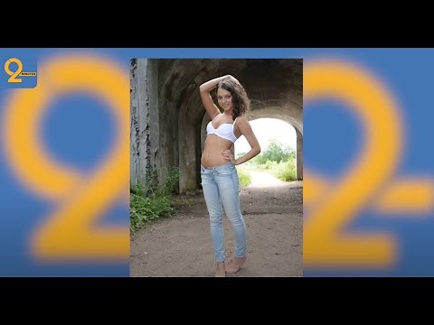2-minutes of beautiful model Foxy Di