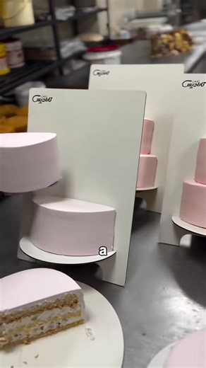 1.2K views | This new pastry trend turns a simple cake into a piece of art. By slicing it in half and decorating it on a flat surface, chefs create stunning picture-like designs that are now a hit at weddings and parties. Comment "UNIQUE" #businesstips #businessideas #marketing #branding #trending #entrepreneur #business | Brandify - Branding & Marketing | Facebook