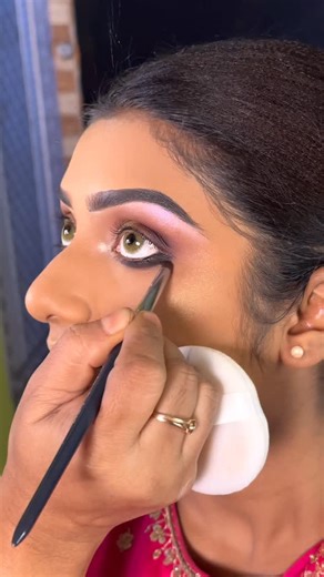 BRIDAL MAKEUP ARTIST TAMALIKA on Instagram: "শিখতে হলে জয়েন করো 👇👇👇👇👇 ✌️3 days Advanced makeup & hairstyle class(12,13,14 th january )4000/- Beauty lock techniques, waterproof airbrush makeup Glass finished makeup ✌️15 /20 days basic to advanced Bridal master class(February ) ☎️admission:9830896304"