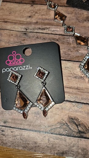 This set is available. It's gorgeous  ❤️ #paparazziconsultant #paparazzijewelry #jewelrylovers | Jen's Blazin Jewels Boutique | Facebook