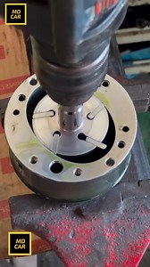 1.6M views · 7.9K reactions | Pompe à huile moteur . . . . . . #reelsvideoシ #reelsinstagram #technique #cars #Mecanicien #moteur #car #reelsfacebook #technicien #automobile | MD CAR | Facebook