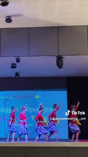 Tari Jaipong: Kreasi dan Gerakan Tradisional Karawang