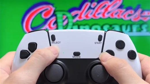 #电视游戏机今天开箱，多平台经典游戏机。，这是所有配件的的全景俯瞰！包括游戏机主体，两个手柄，一根电源线，一根HDMI数据线，一个蓝牙接收器。先把该插上的线给