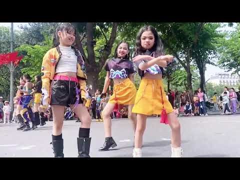 Street Full of Bubbles! Baby Warriors Dance Even Wilder in the Bubble Storm!