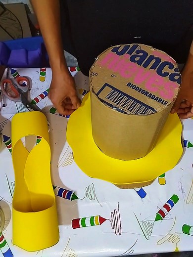 Creaciones de Sombreros Locos: Manualidades para Niños