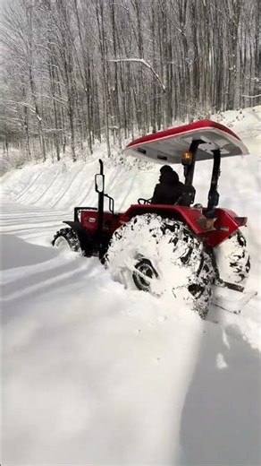 Extreme Snow Battle: How Tractors Tackle Heavy Snow in Farming