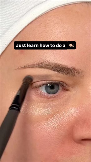 Michaella on Instagram: "Makeup tip that saves your eyeshadow look! Sideways V ✌🏻 SAVE for your next event! ❄️ detailed eyeshadow tutorial on this look is on my page too! 🥰👩‍🎨 Comment “shop” for list of products used for this look! https://liketk.it/5CYT9 @charlottetilbury eyeshadow #eyeshadowhack#eyeshadowhacks#makeuphacks#makeuptips#beautyhacks#beautytips#makeuptipsandtricks#howto#makeupforbeginners"