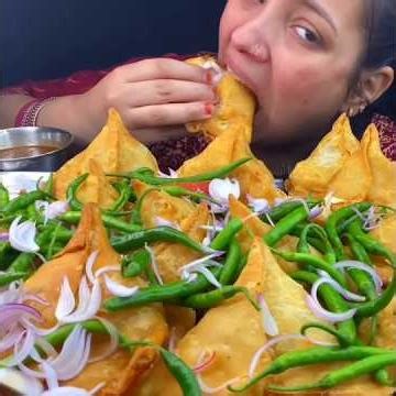 paneer samosa, chilli 🍻🔥@FoodieJD #mukbang #asmrfood #eatingshow#samosa #chilli#spicy #indianfood