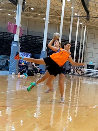 “Yellow or red? 🟨🟥 Free throw given 👀👇” . . . #handball #refdecision #balonmano #handballmoments #athletelife