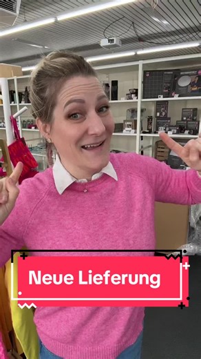 📦✨ Riesen-Unboxing im einHorn Neuötting! ✨📦 Eine MEGA Lieferung ist angekommen und ich pack sie mit euch gemeinsam aus 🥹💕 Neu bei uns: 🍳 Pfannen 🍲 Töpfe 🥣 Schüsseln von der österreichischen Traditionsfirma Riess 🇦🇹✨ Emaille-Liebe vom Feinsten – robust, zeitlos & einfach schön 🤍 👉 Was soll ich mir als Erstes mit heim nehmen? Pfanne, Topf oder Schüssel? Schreib’s mir in die Kommentare 👇 📍 Komm vorbei bei uns im einHorn in Neuötting Anfassen, verlieben, mitnehmen 💫 #daseinhorn #neuött