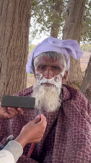ASMR Barber Transformation: Relaxing Shaving Techniques