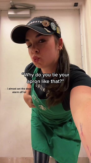 apron tutorial pt. 2…. the girls that, get it get it 😚 #starbucks #apron #aprontutorial