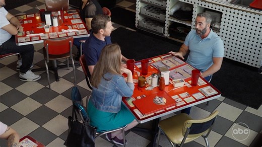 Couple’s open marriage discussion catches bystanders’ attention