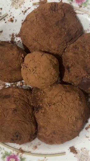 nyoba bikin dubai chewy cookie sendiri… hasilnya kachow😭😭😭 dahlah memang harus beli ke ci manda✨🥰