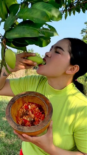 I’m so Fresh Picked Mango I like So Crunchy #food #lifeisbutadream #mukbang