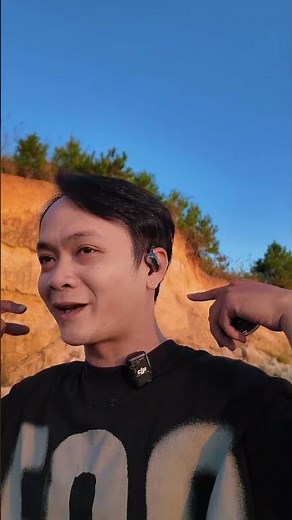 The Soundcore V40i Bluetooth headphones feature an ergonomic design.