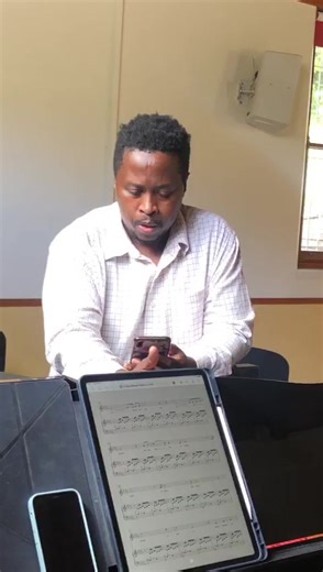Sipho Fubesi and Sam Riedel, rehearsing for our concert tonight. Tickets are still available https://www.quicket.co.za/events/241360-mzansi-tenors-present-christmas-concert/ #SAMA28 #mzansi #mzansitenors #christmas #christmasconcert #carols #tenors