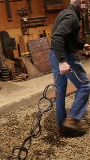 Essential Craftsman on Instagram: "Why chain stitching is still better. Full video: https://youtube.com/shorts/Bj09fC14bNY #toolhacks #cordmanagement #craftsman #workshoptips #tangledcord"